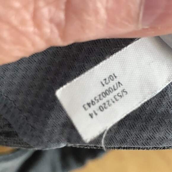 ATHLETA Ultimate Bra In Supersonic Sports Bra - Gray Heather Keyhole Back - Picture 6 of 6